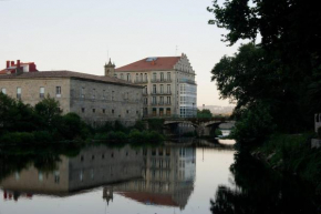 Отель Balneario Acuña  Кальдас-Де-Рейес